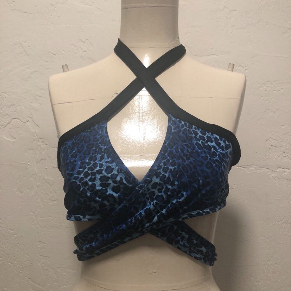 NWT Frederick's bikini top with 2 matching bottoms size L